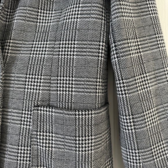 Loft Blazer - Picture 2 of 10
